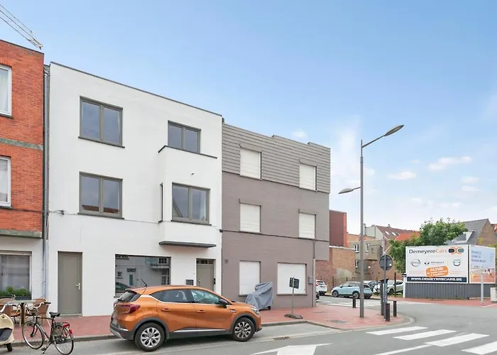 Spacious Terraced House, Center Of Knokke
