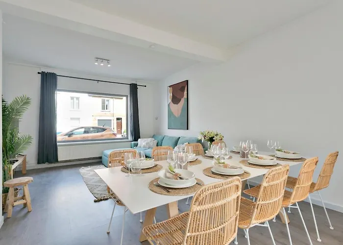 Spacious Terraced House, Center Of Knokke
